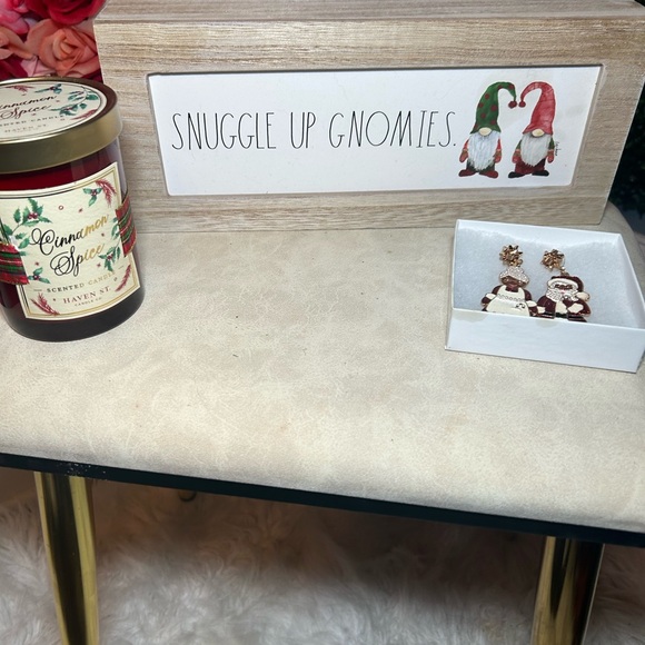 5 Christmas Candles. One Pair of Santa Earrings. One Decor Item 🎅🏻 - Picture 9 of 11